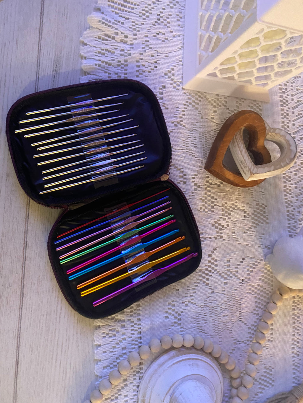 Set of 22 metal crochet hooks from .6 mm to 6.5