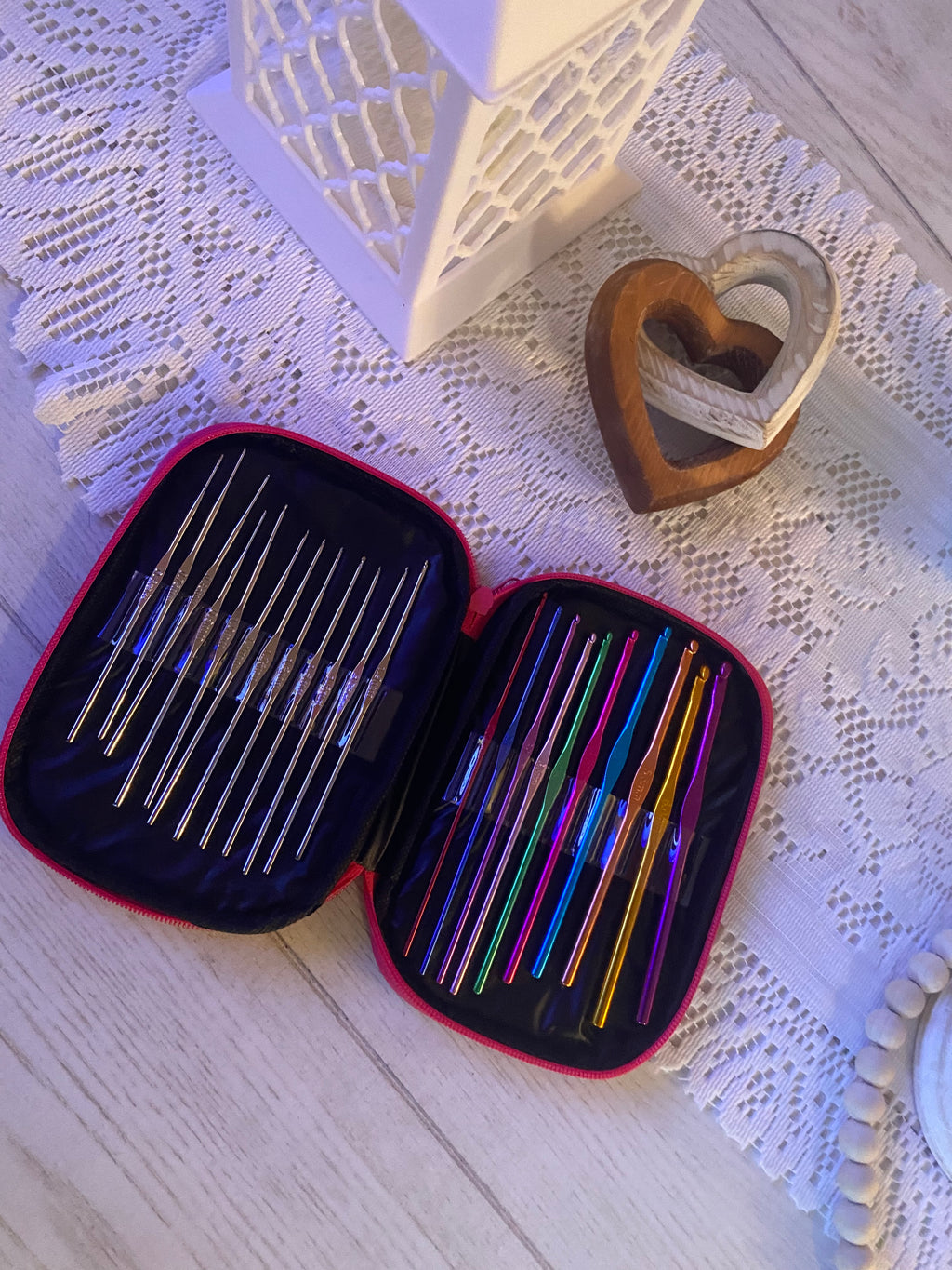 Set of 22 metal crochet hooks from .6 mm to 6.5