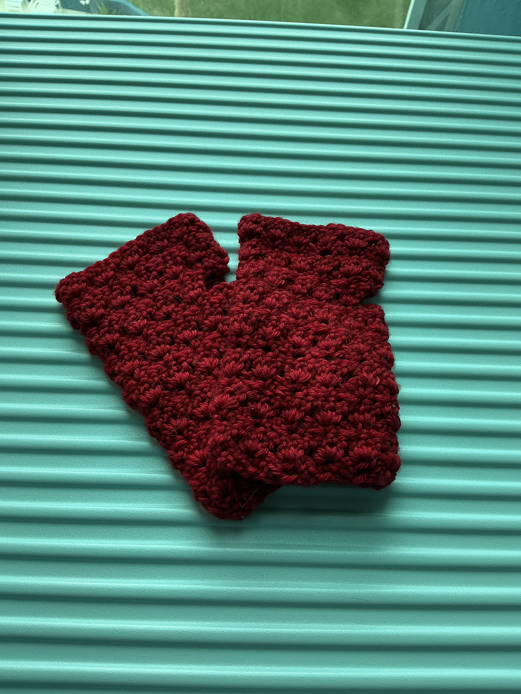 Hand warmer scarf set red